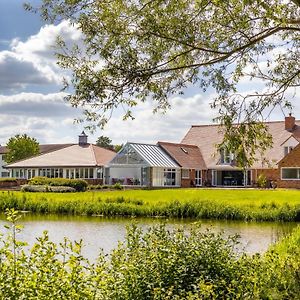 Kingfisher Hotel, Golf And Country Club